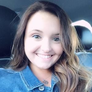 Meet your Posher, Larissa